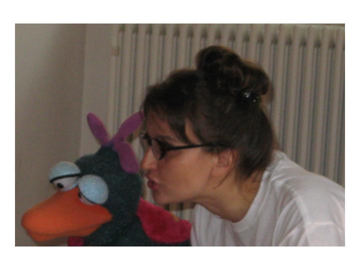 Autorin mit Vogel